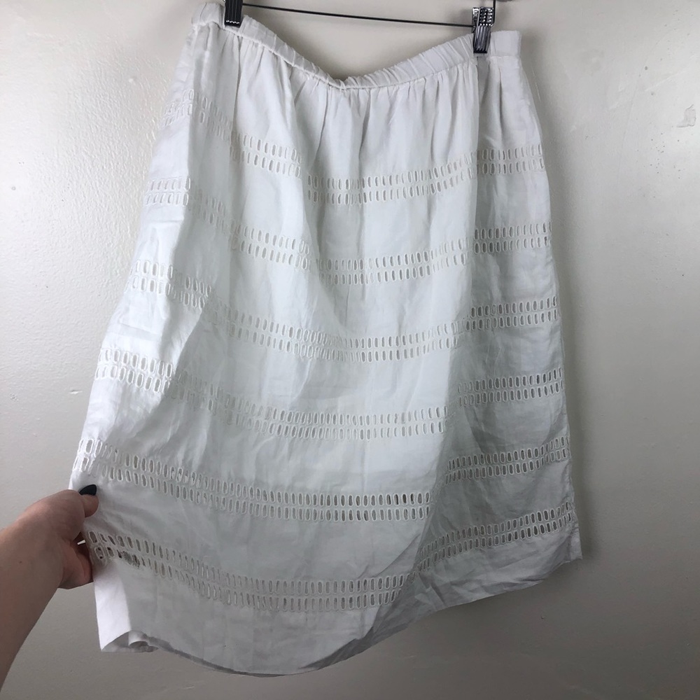 ✨Gap Boho Chic White Skirt✨ - Picture 2 of 5